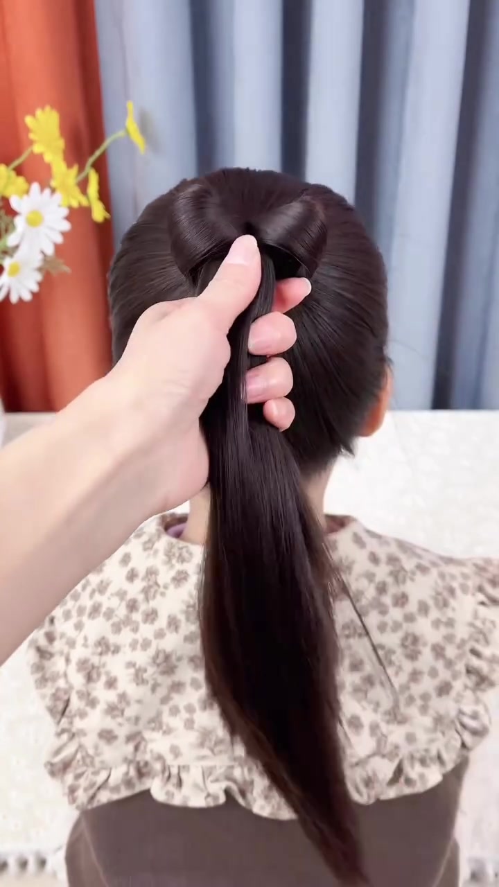 Vương Miện Xoắn Ngược Hoàng Gia (Topsy Tail Flip)